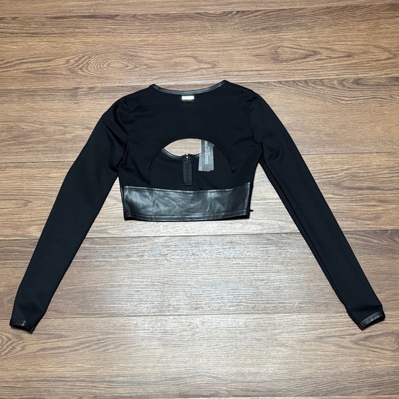 Maniere De Voir Cut Out Faux Leather Crop Top NWT Size 6 Chic